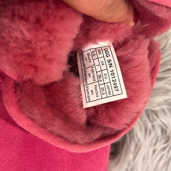 Pink Uggs 8.5 - Picture 5 of 5